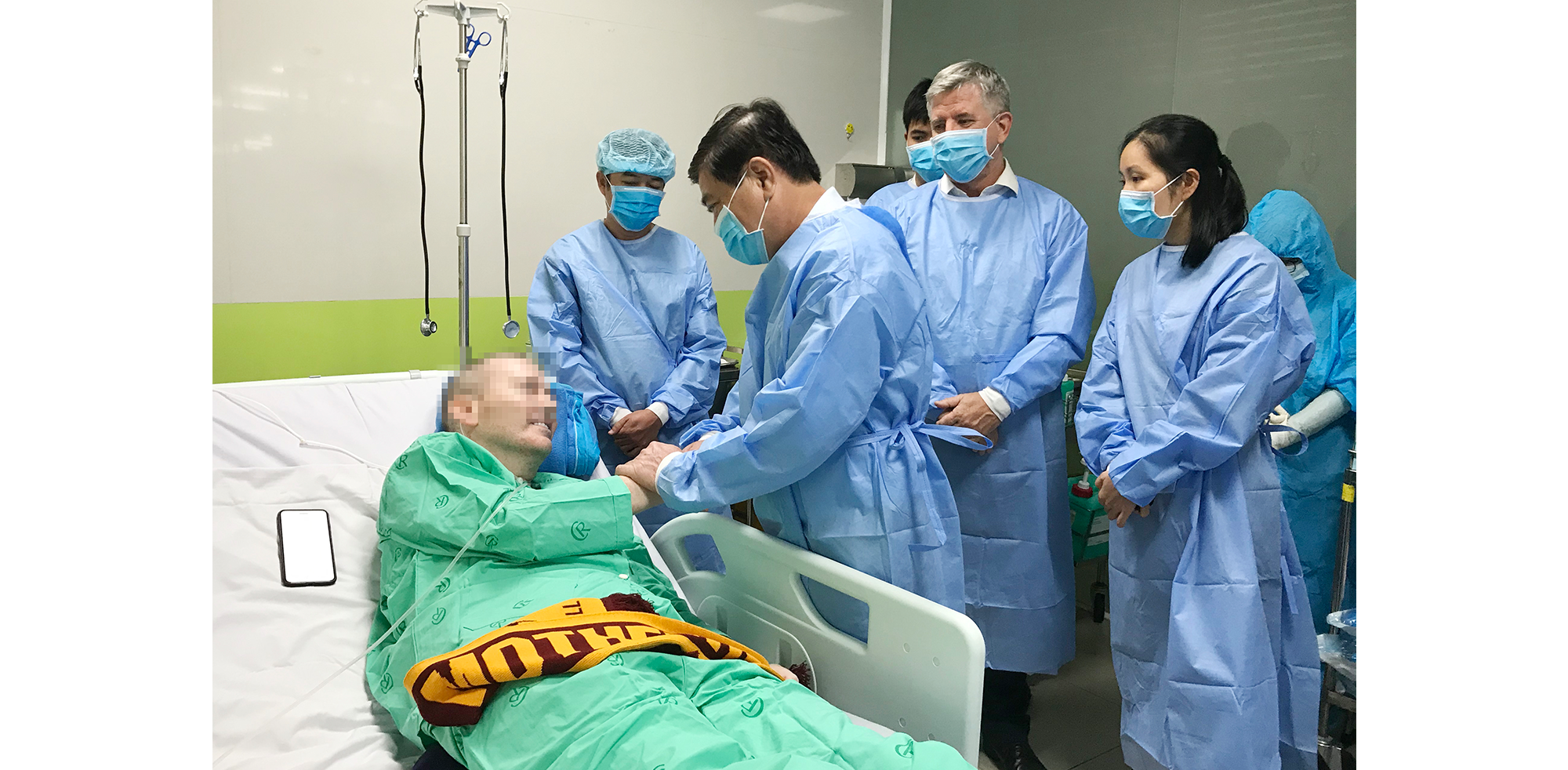 Chuyện chưa kể về hơn 3 tháng đấu trí giành sự sống cho phi công người Anh - 14 Chuyện chưa kể về hơn 3 tháng đấu trí giành sự sống cho phi công người Anh - 14