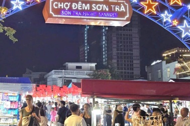 Hàng rong bát nháo chợ đêm du lịch Sơn Trà