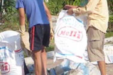 Tiếp cận "lò" bánh trung thu Xuân Đỉnh