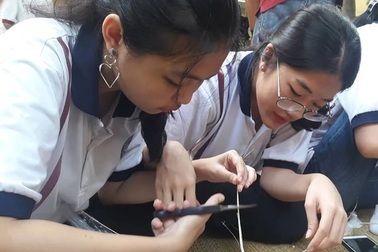 Học trò Sài thành được trải nghiệm gói, nấu bánh chưng ngay tại trường