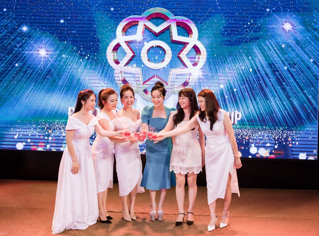 Hathor Group tổ chức đêm tiệc gala tri ân lãnh đạo xuất sắc tại Hạ Long - 3 Hathor Group tổ chức đêm tiệc gala tri ân lãnh đạo xuất sắc tại Hạ Long - 3