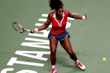 Hạ gục Azarenka, Serena toàn thắng tại vòng bảng