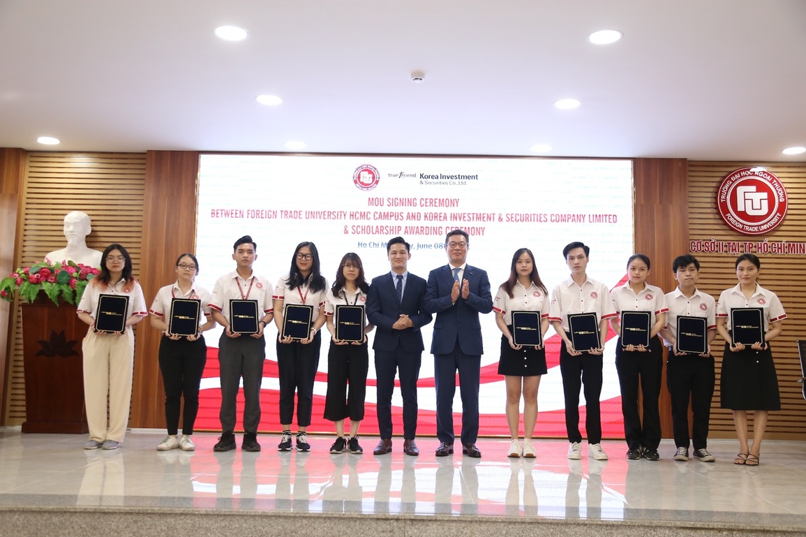 Chứng khoán KIS trao học bổng tới 400 triệu đồng cho sinh viên Việt Nam - 3 Chứng khoán KIS trao học bổng tới 400 triệu đồng cho sinh viên Việt Nam - 3