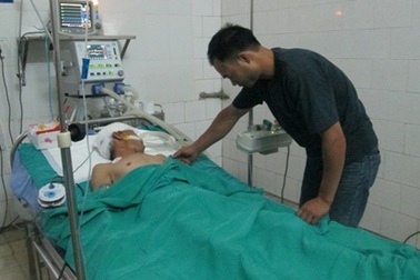 Nhập viện sau một giờ “làm việc” với công an xã