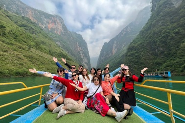 Lướt thuyền khám phá vẻ đẹp của hẻm vực độc đáo nhất Việt Nam