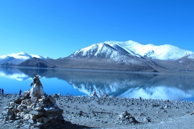 Những đỉnh tuyết sơn và hồ xanh thiên đường 