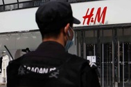 Hàng loạt cửa hàng H&M ở Trung Quốc bị buộc phải đóng cửa