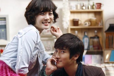 Chae Rim tíu tít bên trai trẻ