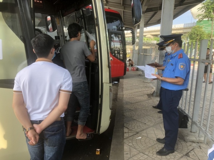 Lực lượng Thanh tra GTVT Hà Nội kiểm tra, xử lý đối với phương tiện kinh doanh vận tải hành khách bằng xe ô tô