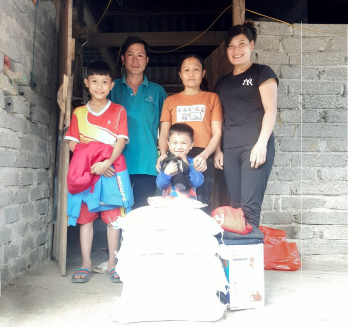 Cả gia đình Thuận vui mừng khi nhận được sự hỗ trợ từ cộng đồng. Ảnh: World Vision.
