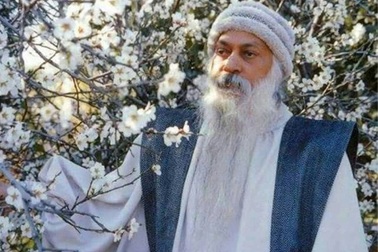 "Tỉnh thức" của Osho: Chìa khóa để thoát khỏi giấc mộng dài