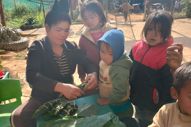 Cô giáo mầm non hơn 10 năm xin đón trẻ vùng cao rời lưng mẹ