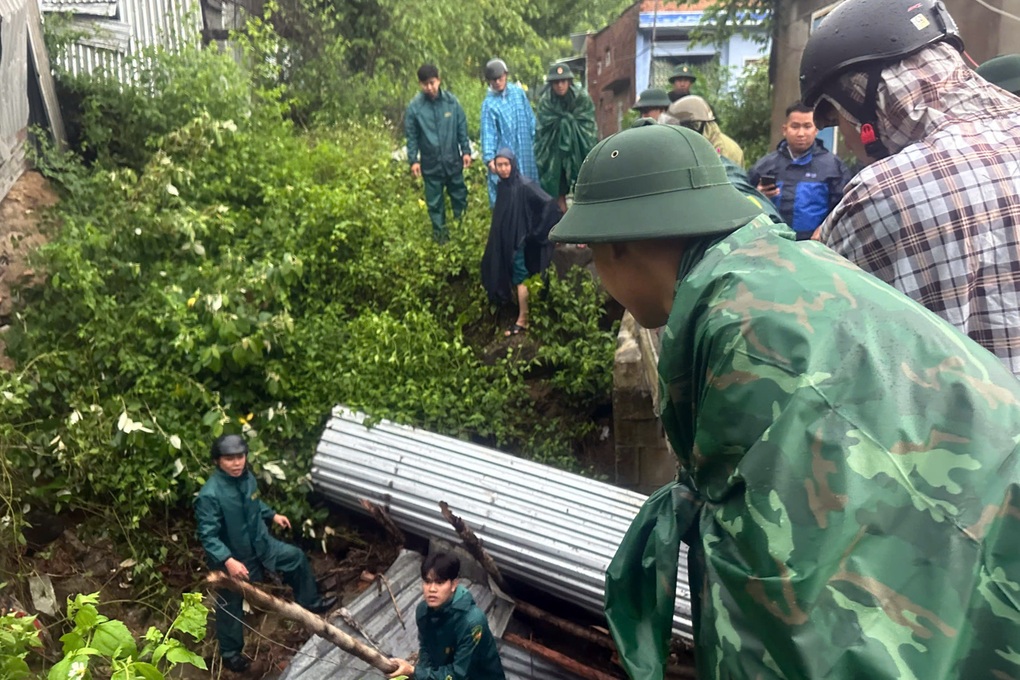 Mưa lớn diện rộng, nhiều hộ dân ở Khánh Hòa phải sơ tán khẩn cấp - 2 Mưa lớn diện rộng, nhiều hộ dân ở Khánh Hòa phải sơ tán khẩn cấp - 2