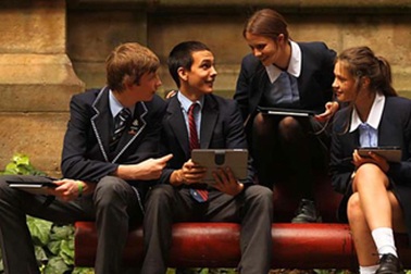 Máy tính bảng trở thành dụng cụ học tập bắt buộc 