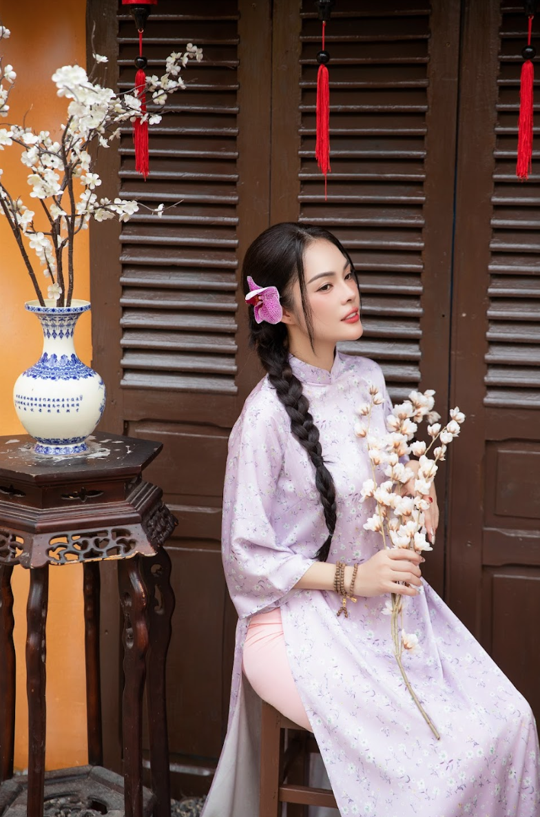 Dương Cẩm Lynh hóa tuyệt sắc giai nhân với phong cách cài hoa lên đầu - 7 Dương Cẩm Lynh hóa tuyệt sắc giai nhân với phong cách cài hoa lên đầu - 7