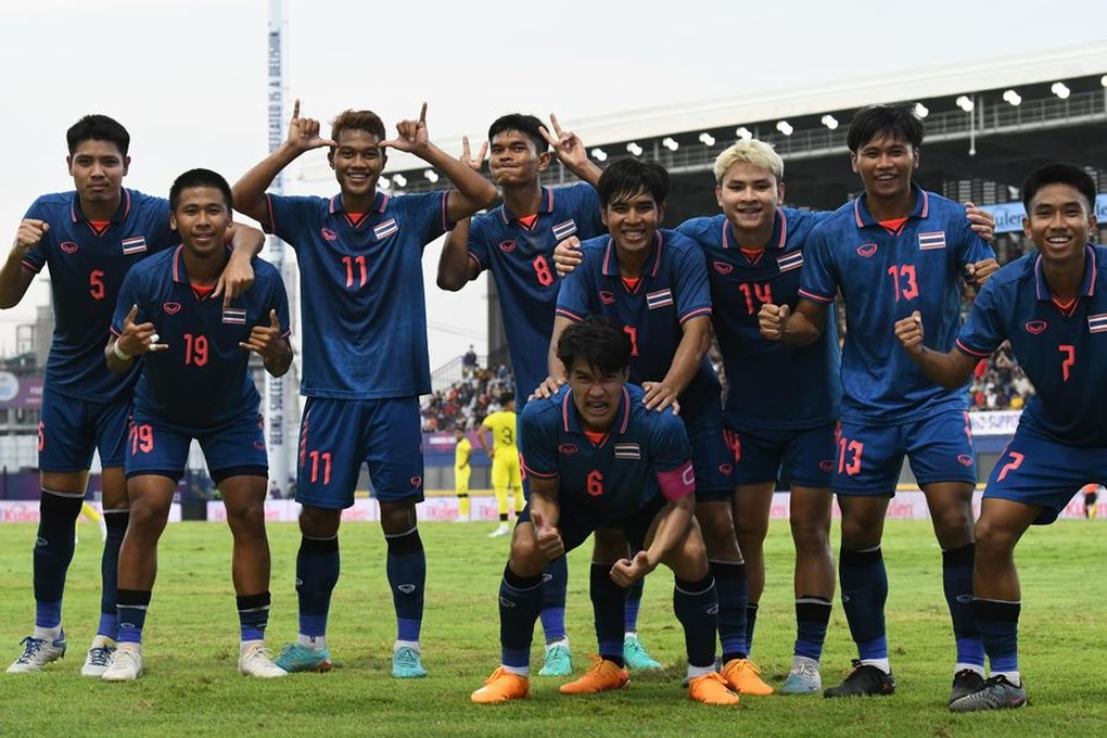 Đánh bại U22 Malaysia, U22 Thái Lan vươn lên bằng điểm U22 Việt Nam - 2 Đánh bại U22 Malaysia, U22 Thái Lan vươn lên bằng điểm U22 Việt Nam - 2