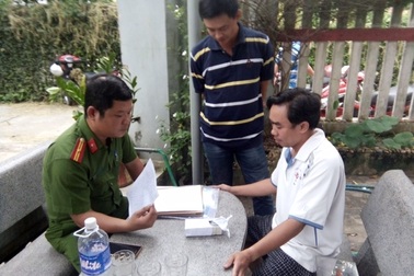 Đem "đô la âm phủ" vứt trước cổng nhà một nhà báo