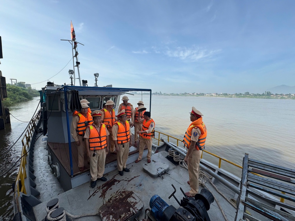 Tổng kiểm soát phương tiện gắn thiết bị hút cát, sỏi ở Vĩnh Phúc - 1 Tổng kiểm soát phương tiện gắn thiết bị hút cát, sỏi ở Vĩnh Phúc - 1