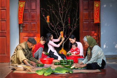 Quan niệm của người Việt về phong tục "mùng 1 tết cha"