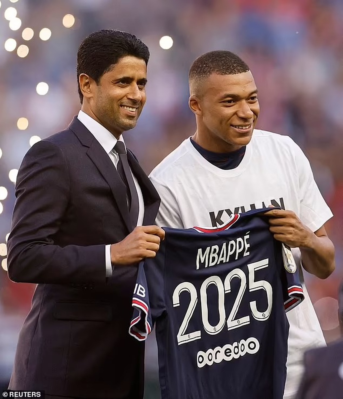 Mbappe ăn mừng ở lại PSG bằng... hat-trick, khiến đối thủ xuống hạng - 1 Mbappe ăn mừng ở lại PSG bằng... hat-trick, khiến đối thủ xuống hạng - 1