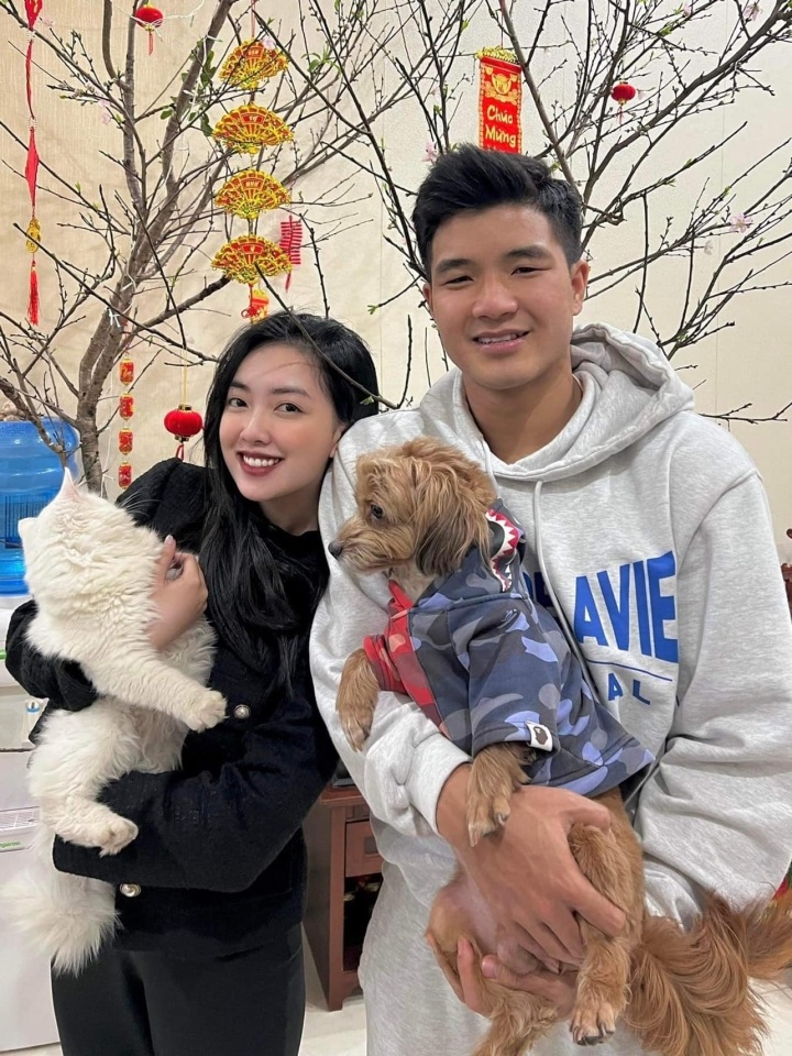 Hé lộ gia thế, nhan sắc hút hồn của vợ Công Phượng, Duy Mạnh và dàn cầu thủ - 23 Hé lộ gia thế, nhan sắc hút hồn của vợ Công Phượng, Duy Mạnh và dàn cầu thủ - 23