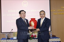 Chủ tịch Quốc hội gặp gỡ cán bộ, nhân viên Đại sứ quán Việt Nam tại Thái Lan