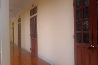 Nhiều phòng ở ủy ban xã “cửa đóng then cài” trong giờ làm việc