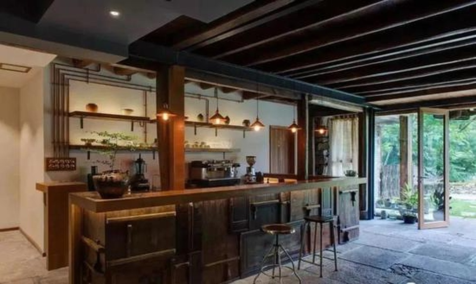 Cặp vợ chồng ở Trung Quốc bỏ việc lên núi, chi 13 tỷ đồng để cải tạo nhà - 13