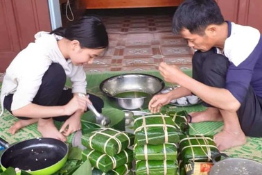 Nhói lòng cảnh 2 đứa trẻ mồ côi Tết đầu tiên vắng bố mẹ