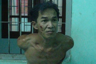 Đưa nghi phạm chém lìa đầu hàng xóm đi giám định tâm thần