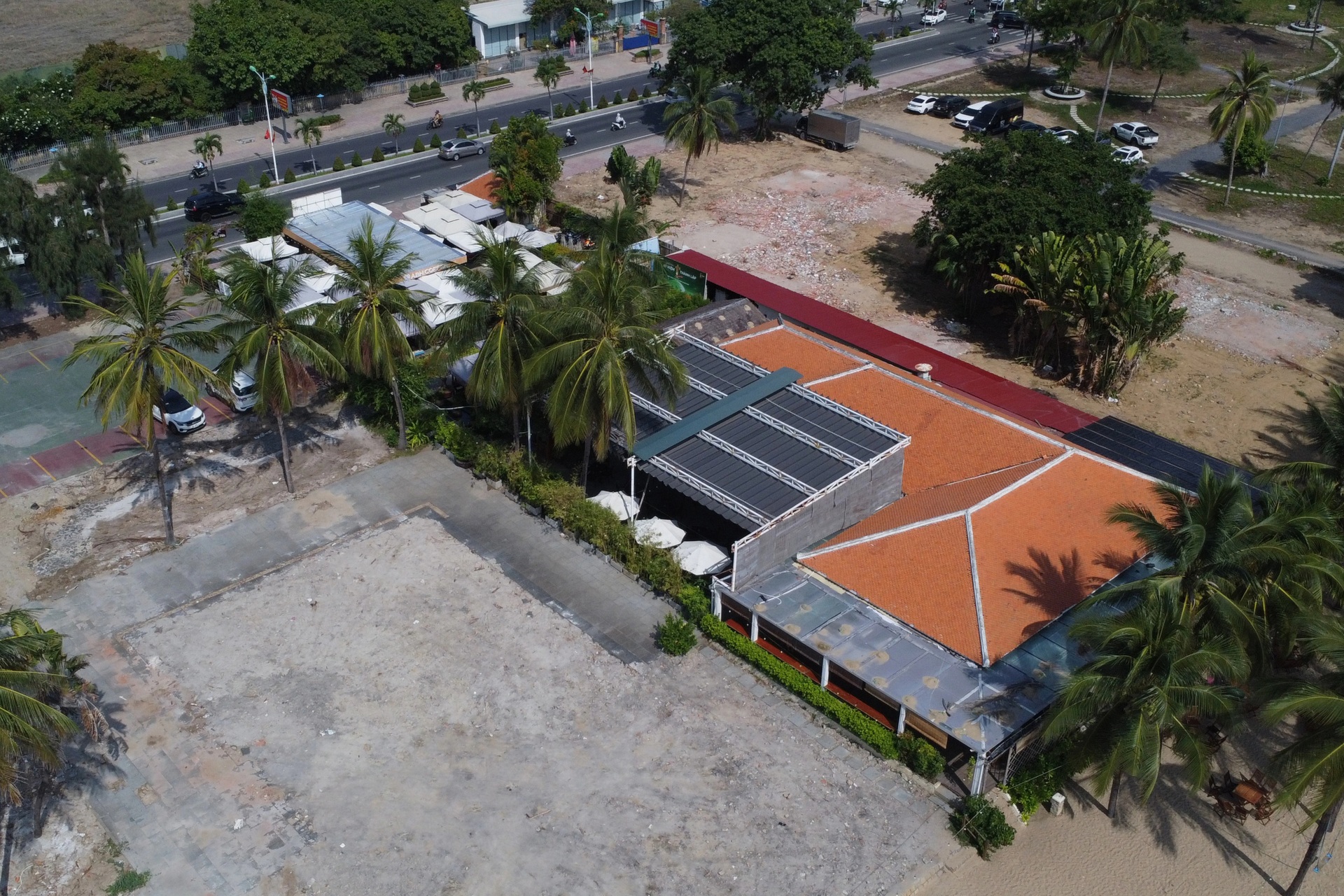 Dỡ điểm kinh doanh cuối khu nghỉ mát 28.000m2, trả lại bãi biển Nha Trang - 5