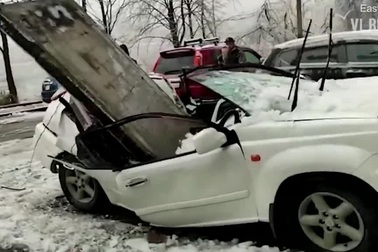 Chạm mặt tử thần khi xém bị khối bê tông 2 tấn rơi trúng đầu từ tầng 9