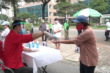 Kangaroo tặng 30 tấn gạo, chung tay đẩy lùi dịch bệnh