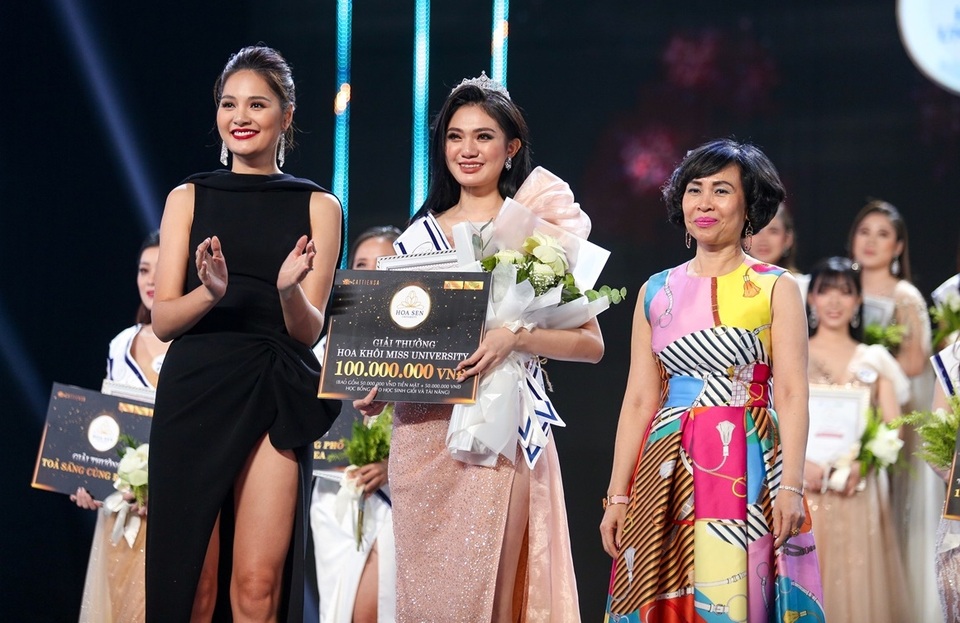 Ngắm vẻ đẹp đằm thắm của tân hoa khôi sinh viên ĐH Hoa Sen - 1 Ngắm vẻ đẹp đằm thắm của tân hoa khôi sinh viên ĐH Hoa Sen - 1