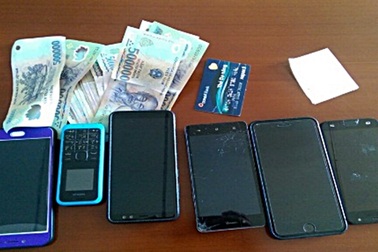 Bắt đối tượng đang giao dịch hơn 13 tỷ đồng tiền cá độ bóng đá