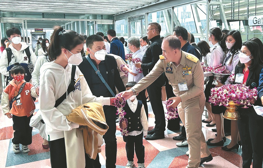 Khách Trung Quốc du lịch trở lại nhưng số lượng vẫn chưa thấm là bao - 2 Khách Trung Quốc du lịch trở lại nhưng số lượng vẫn chưa thấm là bao - 2
