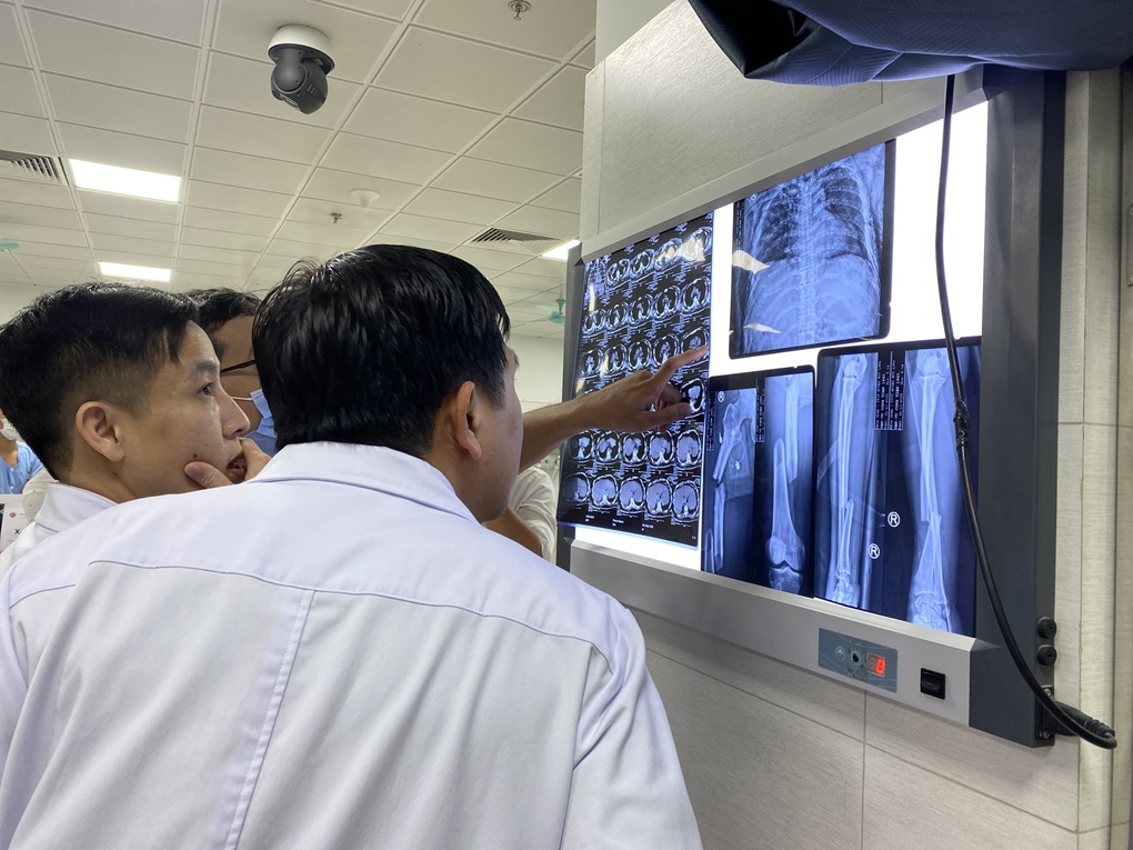 Vợ chồng cùng gặp nạn trên chuyến xe đi lễ Lạng Sơn có 5 người tử vong - 4 Vợ chồng cùng gặp nạn trên chuyến xe đi lễ Lạng Sơn có 5 người tử vong - 4