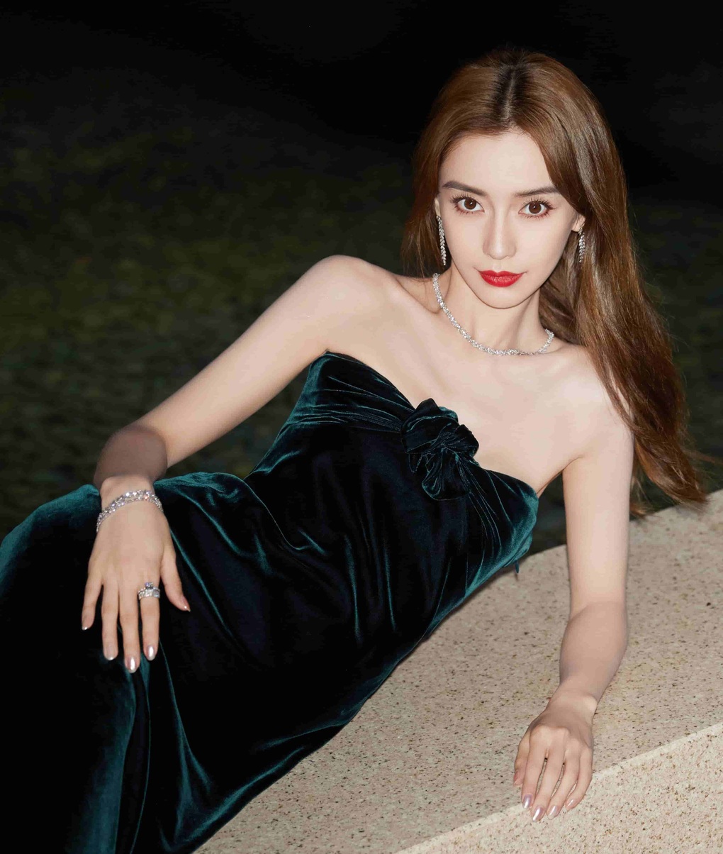 Angelababy lần đầu lên tiếng sau nghi vấn tới câu lạc bộ thoát y - 4 Angelababy lần đầu lên tiếng sau nghi vấn tới câu lạc bộ thoát y - 4