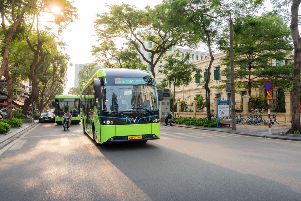 VinBus khai trương tuyến buýt điện 43 - Kết nối nội thành với Đông Anh - 3 VinBus khai trương tuyến buýt điện 43 - Kết nối nội thành với Đông Anh - 3