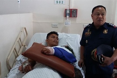 Điện thoại Samsung đỡ đạn, cứu sống một cảnh sát Philippines