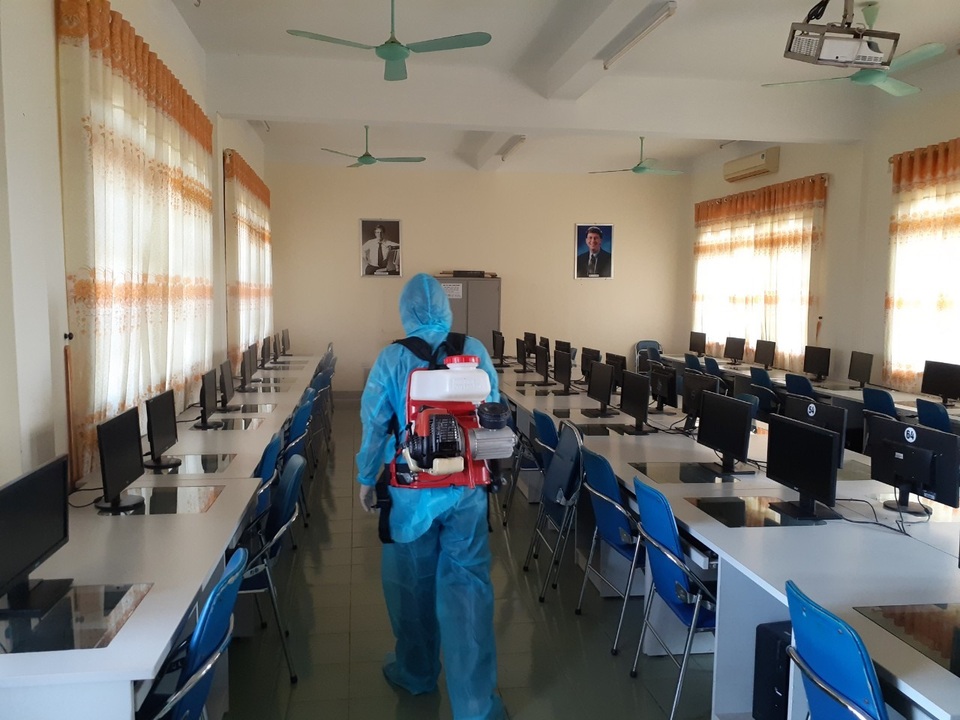 Quảng Trị: Học sinh được đo thân nhiệt, rửa tay sát khuẩn trước khi vào lớp - 7 Quảng Trị: Học sinh được đo thân nhiệt, rửa tay sát khuẩn trước khi vào lớp - 7