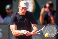 Sinner hướng tới kỳ tích Roland Garros sánh ngang Nadal
