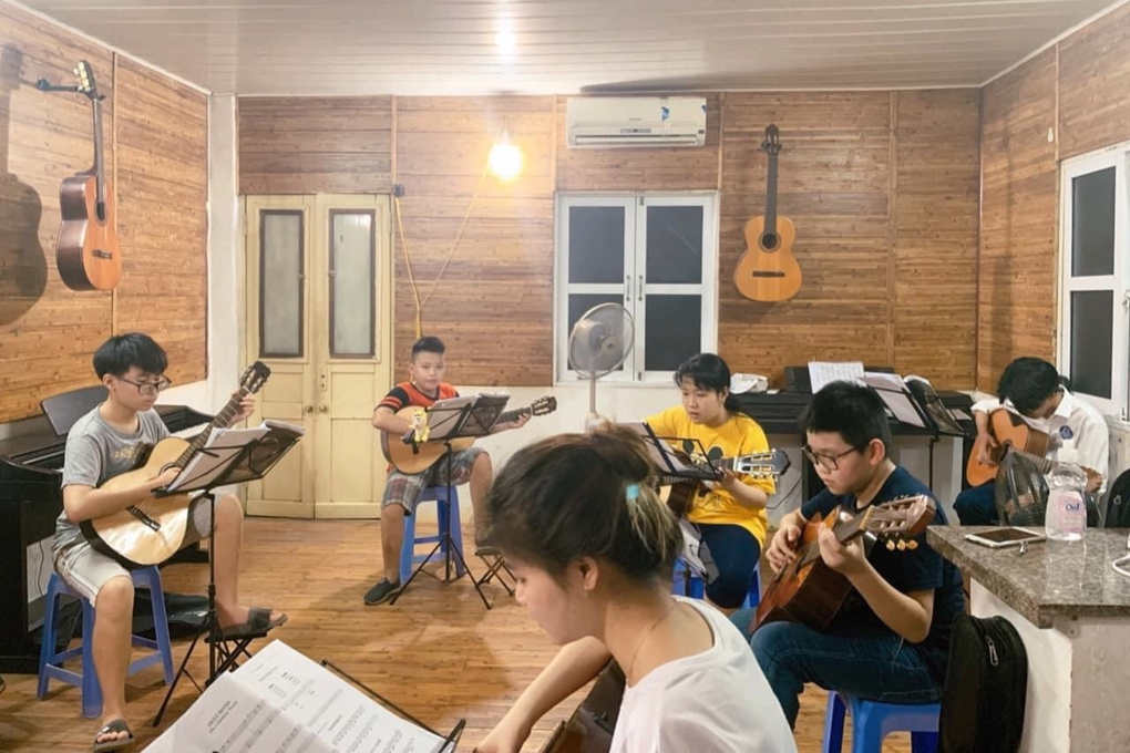 Thầy giáo Hà Nội đi hơn 100km mỗi ngày tìm âm thanh... từ gỗ - 2 Thầy giáo Hà Nội đi hơn 100km mỗi ngày tìm âm thanh... từ gỗ - 2