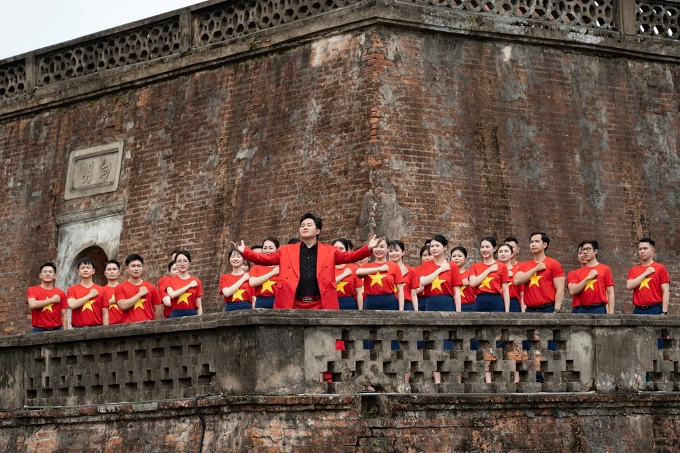 Viết tiếp bản hit 6 tỷ view: Ca khúc nào đang gây bão dịp 2/9? - 1 Viết tiếp bản hit 6 tỷ view: Ca khúc nào đang gây bão dịp 2/9? - 1