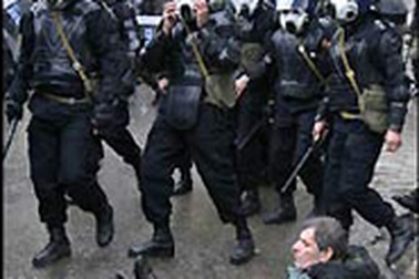 Tố cáo Nga, Gruzia ban bố tình trạng khẩn cấp