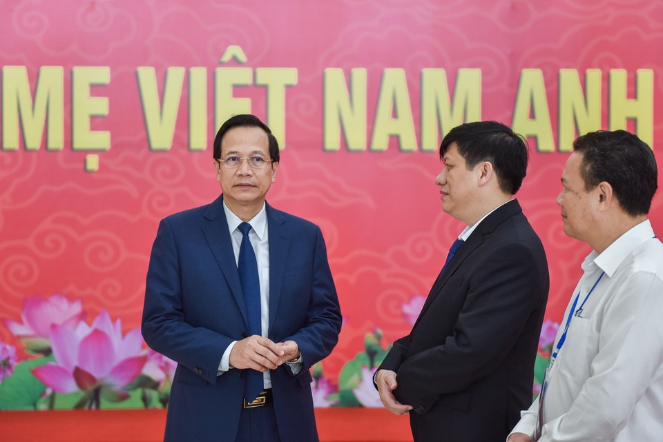 “Dân tộc tôi khi đứng dậy làm người là đứng theo dáng Mẹ!” - 13 “Dân tộc tôi khi đứng dậy làm người là đứng theo dáng Mẹ!” - 13