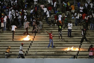 Drogba và các ngôi sao Premier League bị tấn công ở Senegal