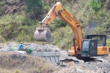 Ồ ạt chở đất đá sét lậu ra khỏi mỏ chưa hoàn thiện thủ tục tại Thừa Thiên Huế!