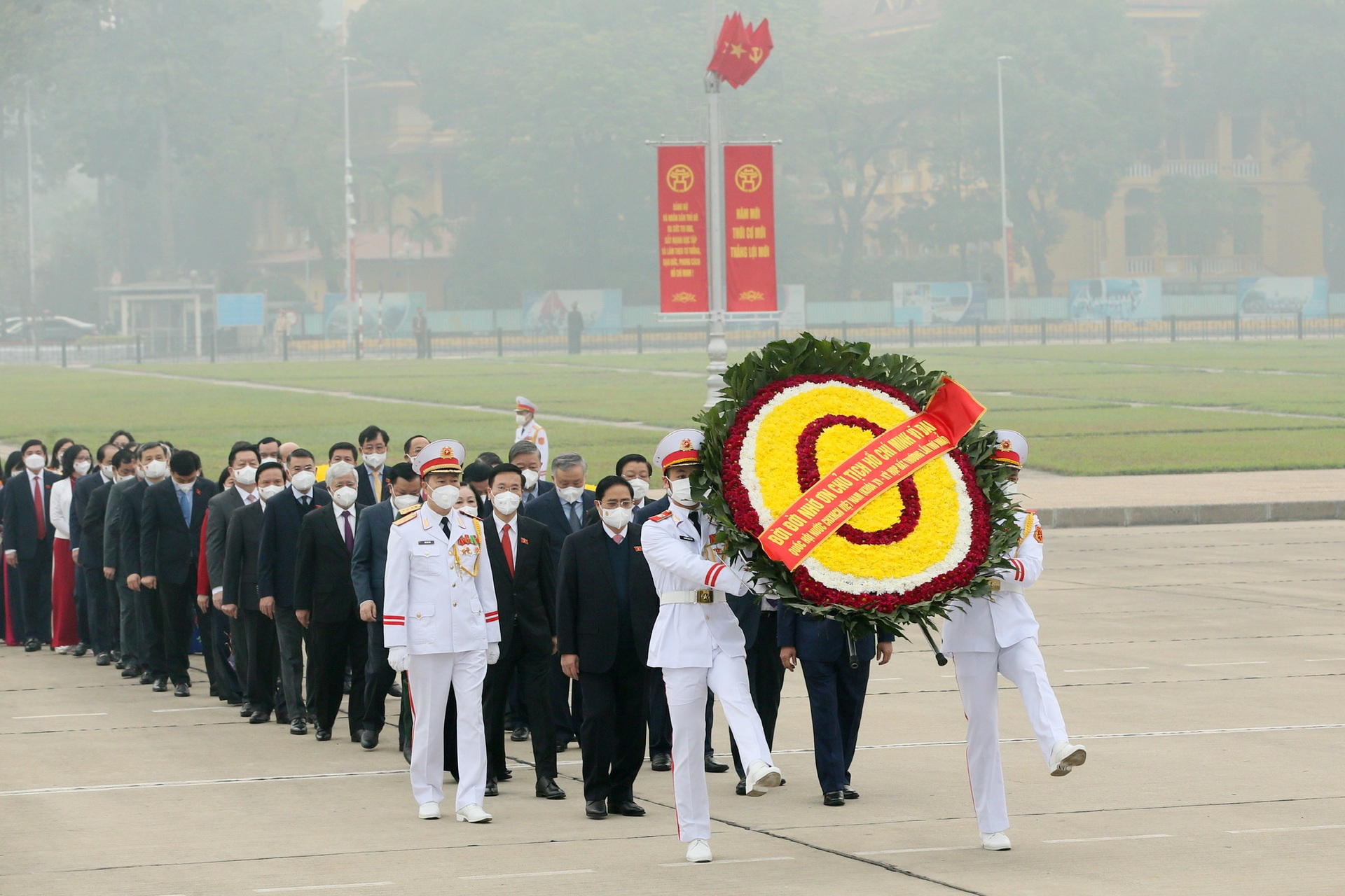 Lãnh đạo Đảng, Nhà nước, đại biểu Quốc hội viếng Lăng Chủ tịch Hồ Chí Minh - 1