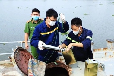 Truy nã kẻ cầm đầu đường dây buôn lậu xăng dầu "khủng" xuyên quốc gia